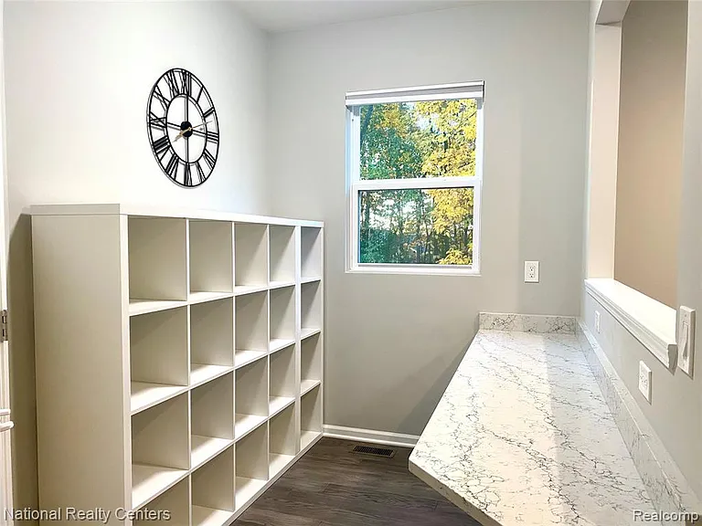 2835 Dillon Dr — Photo 9