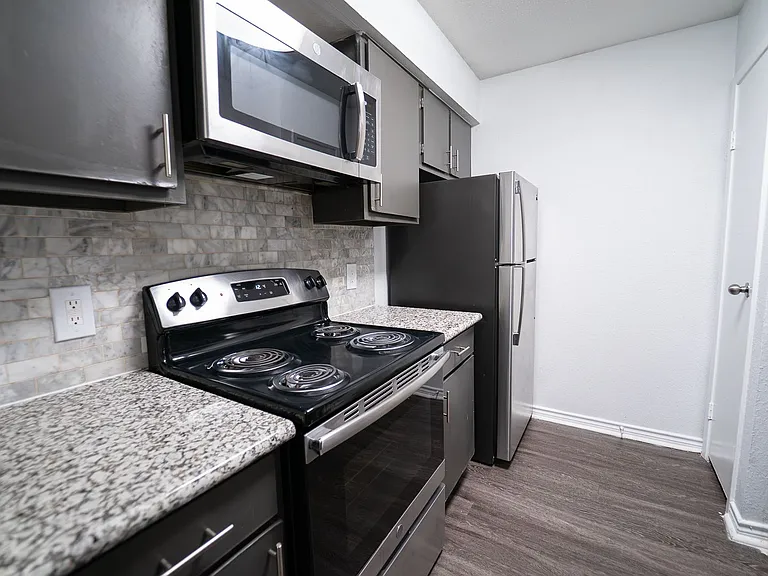 Chesapeake Apartments — Photo 15