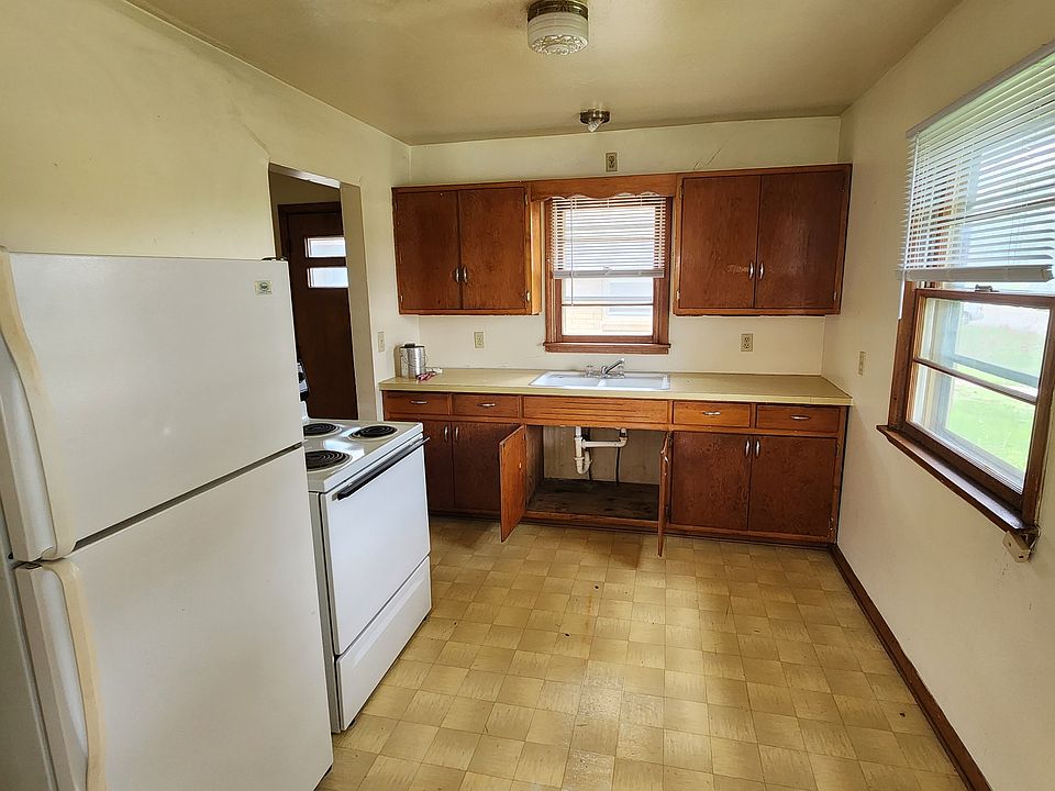 1st image of 731 S 2nd St