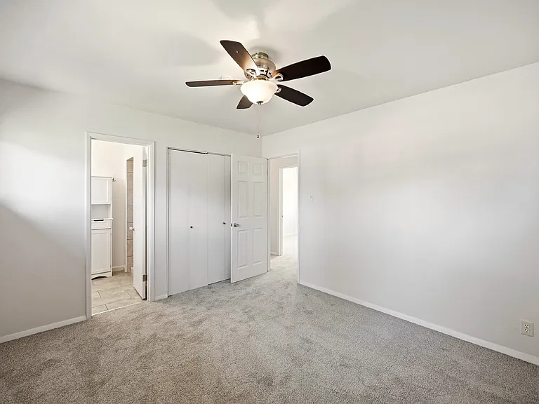 2400 Valley View Dr — Photo 18