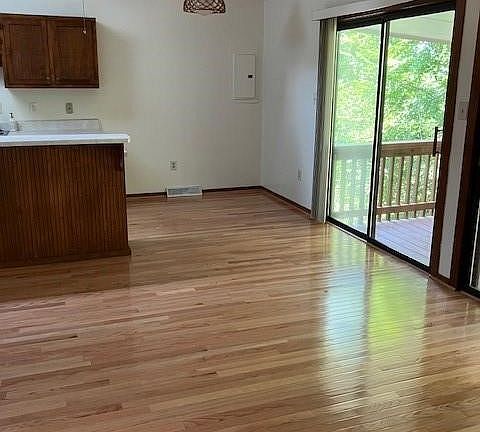 5th image of 813 W 29th St