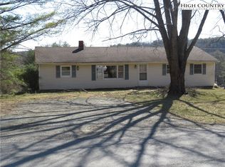 891 Pull Tail Rd, Glade Valley, NC 28627