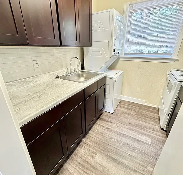 1517 Halifax St — Photo 9