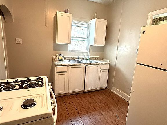 4th image of 7216 Brinsmade Ave