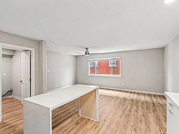 5th image of 3921 Wyandotte St