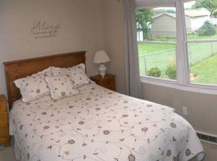 2908 Somerton Rd, Springfield, IL 62702