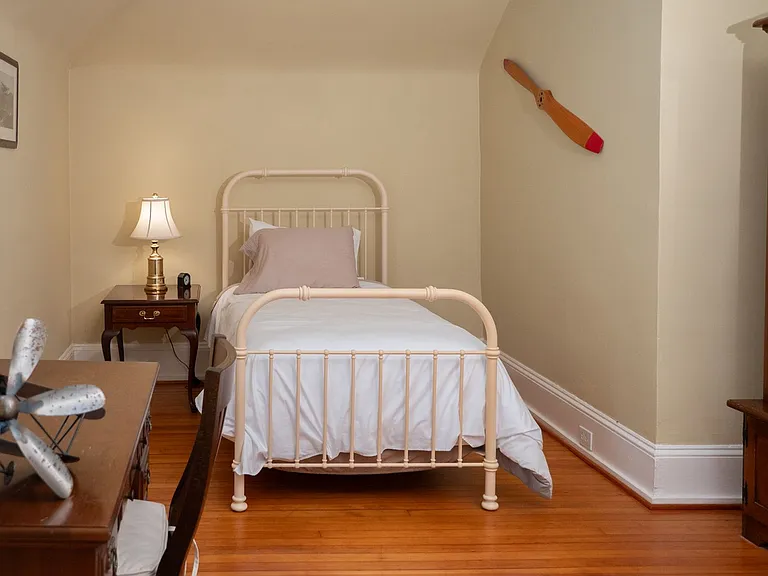 119 S Marshall St — Photo 26