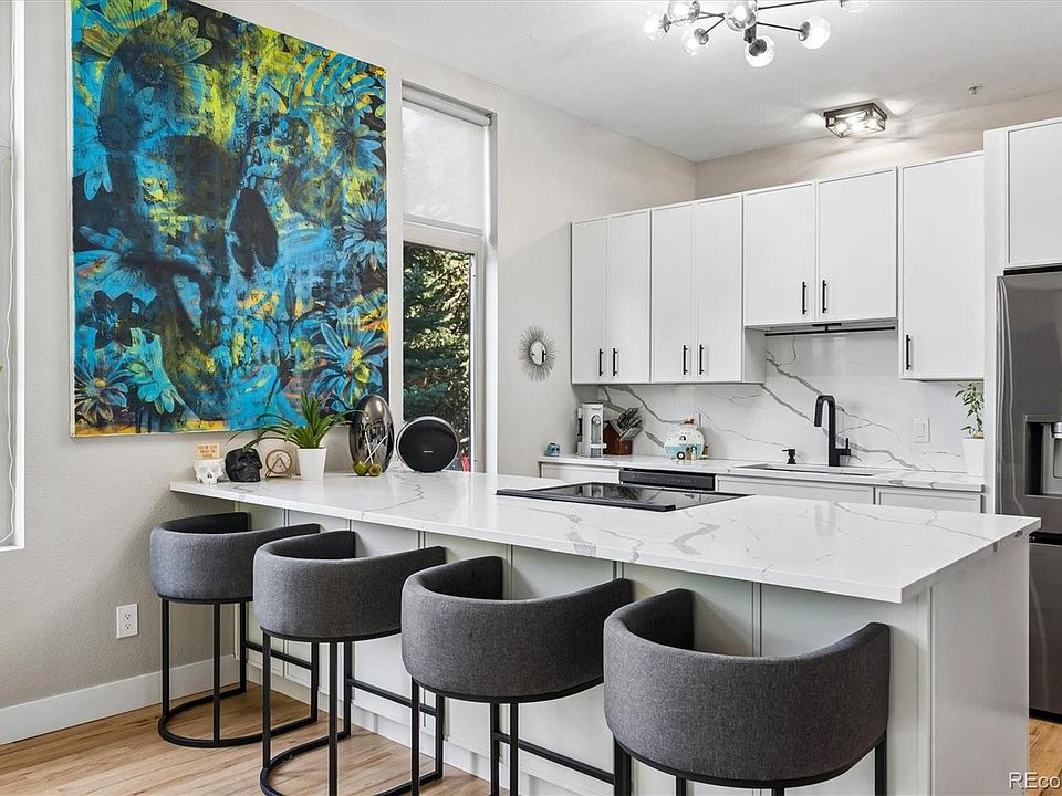 1st image of 220 Roslyn Street #701