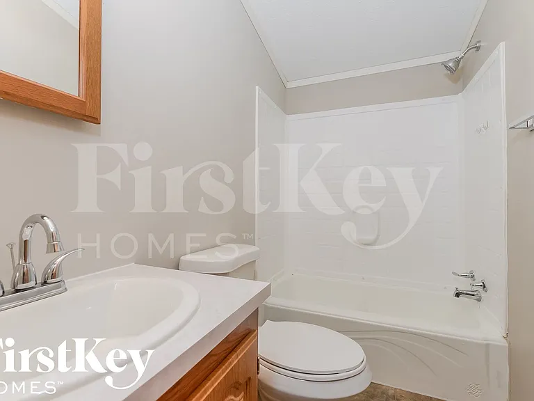 3304 N Spring St — Photo 14