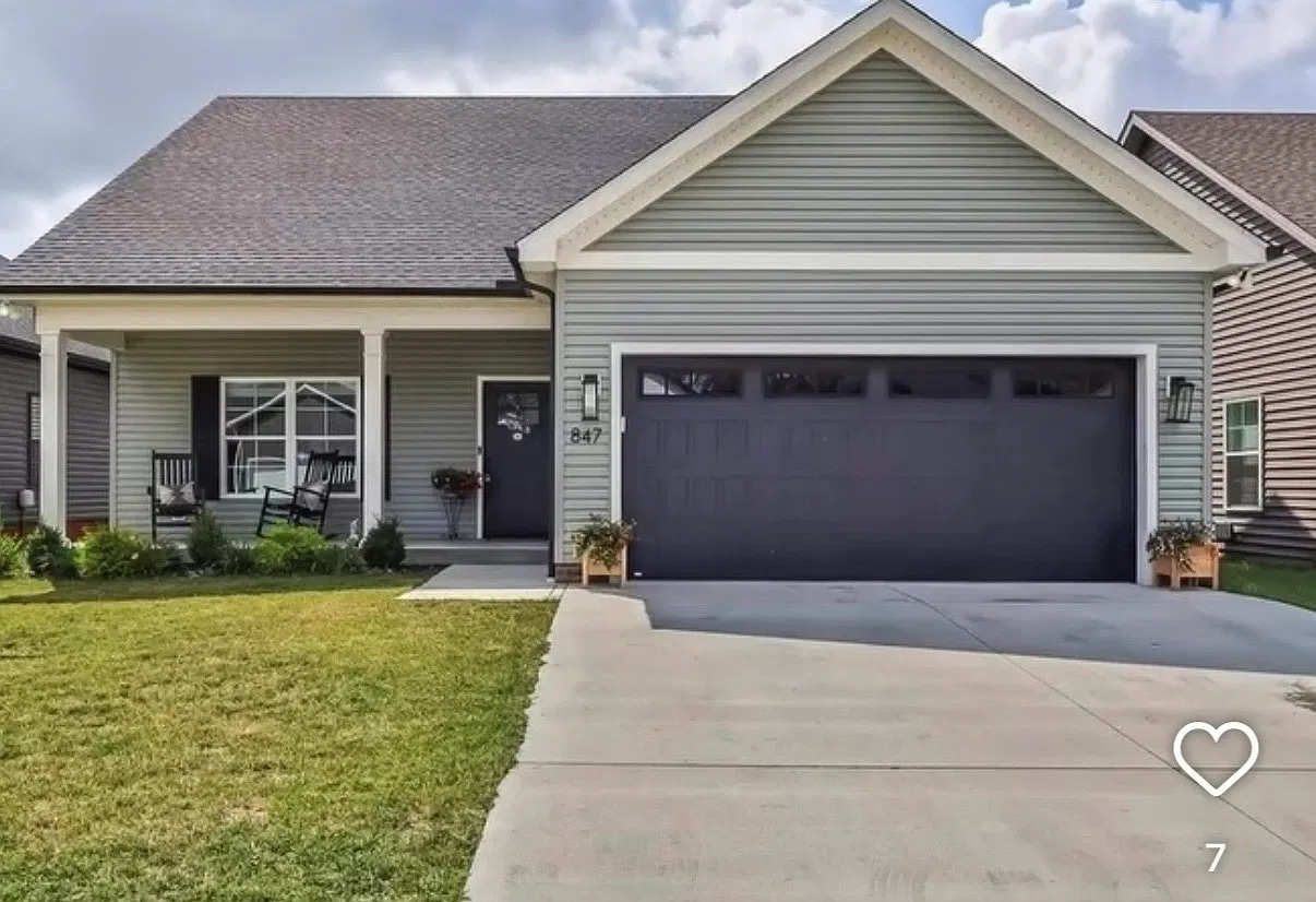 3 bed, 1230 sqft, $1,800 — Photo 1