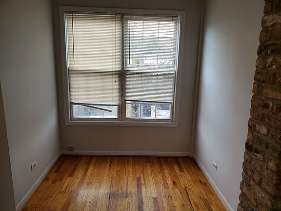 3rd image of 823 N Damen Ave #3R