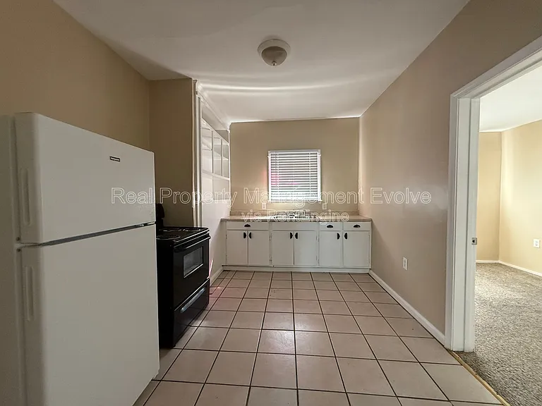 1437 E Polk St #2 — Photo 6