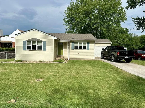 222 Maple Dr, Bethalto, IL 62010