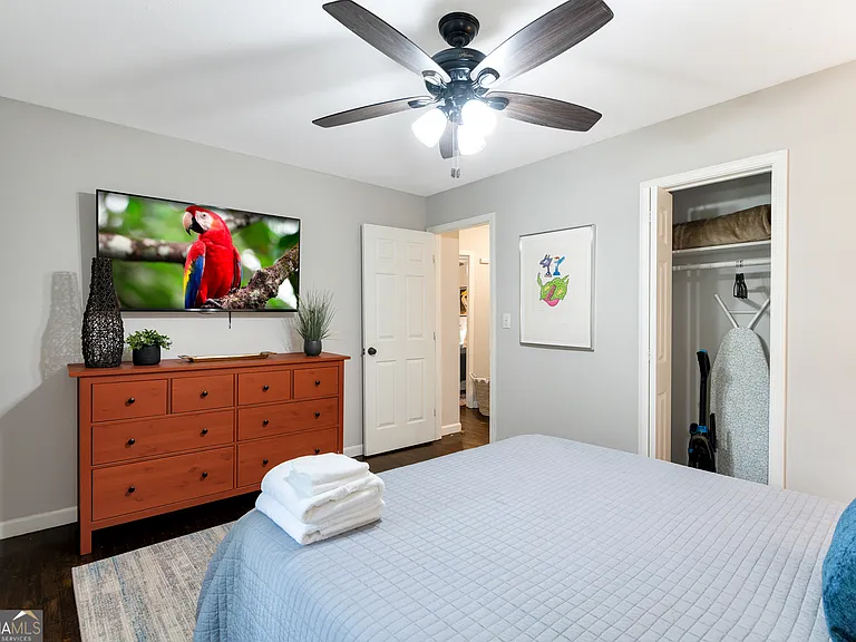 240 Lake Dr — Photo 18