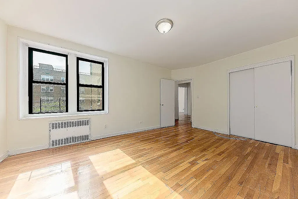 34-15 Parsons Boulevard — Photo 3