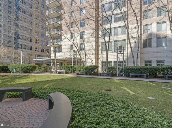 851 N Glebe Rd APT 1813, Arlington, VA 22203