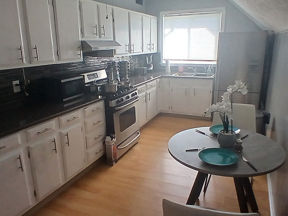 5th image of 35-37 Mary Ave Unit 2