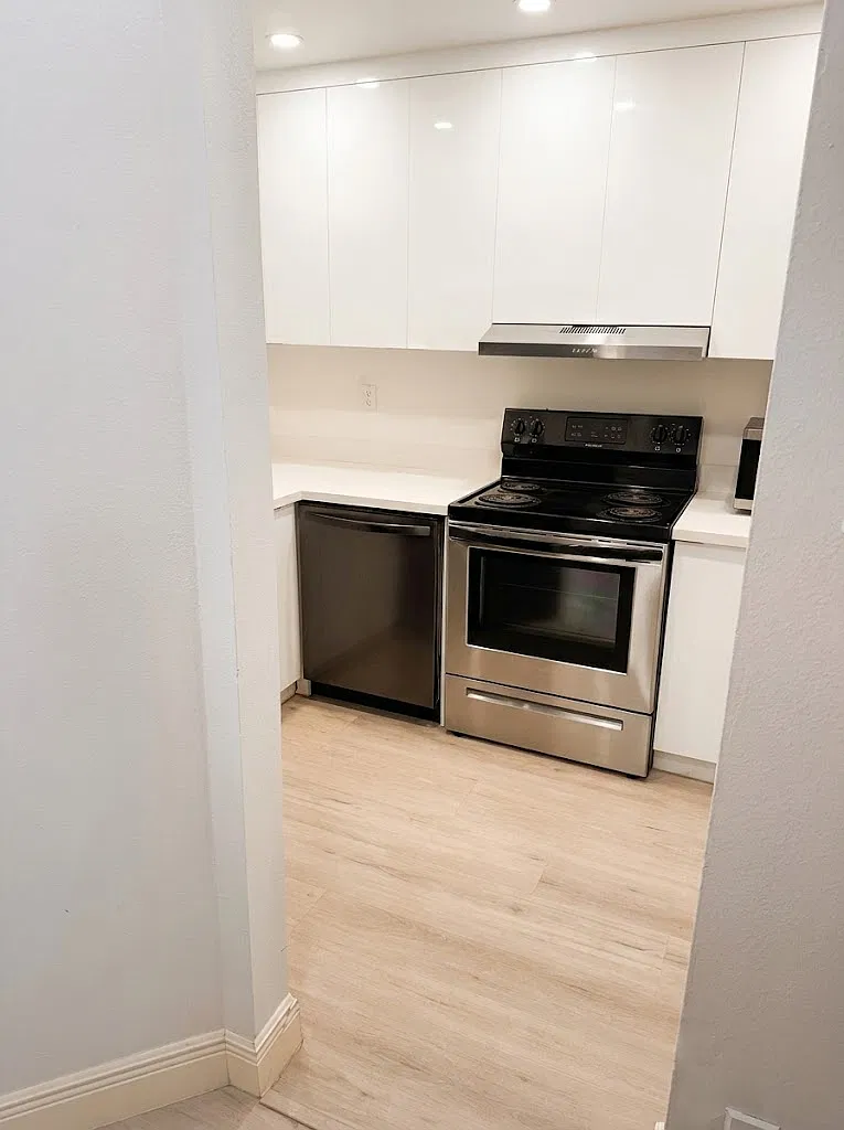 2 bed, 1096 sqft, $2,300 — Photo 3