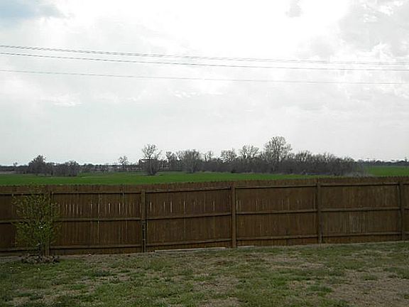 4th image of 301 Charleston Dr