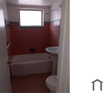 4th image of 6855 Byron Ave #19