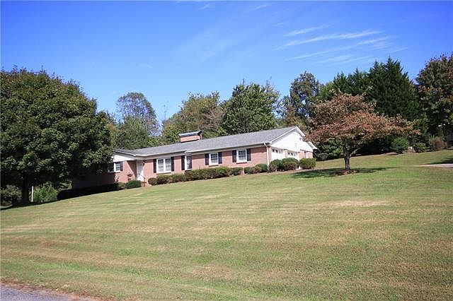 1st image of 1054 Randolph Cres