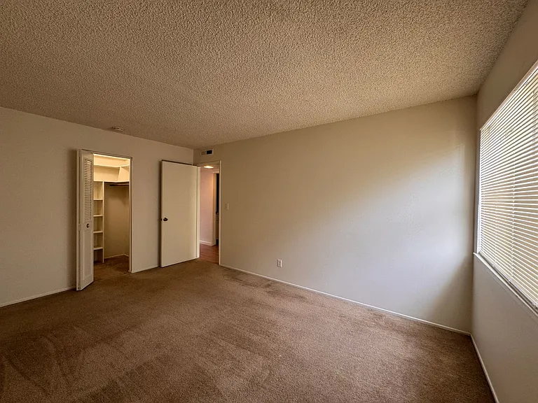 541 - 551 Morse Ave - Laurelwood — Photo 12