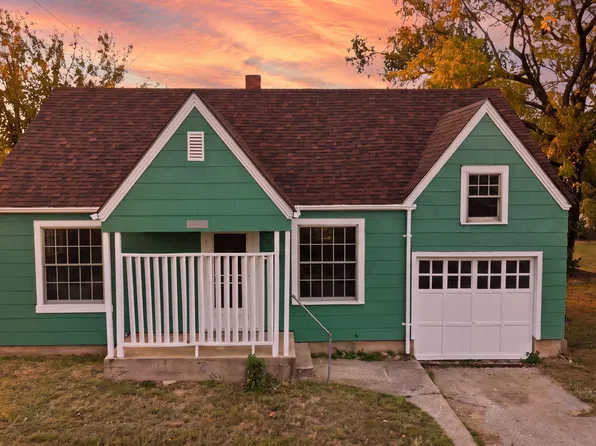 2303 N Farmer Avenue, Springfield, MO 65803