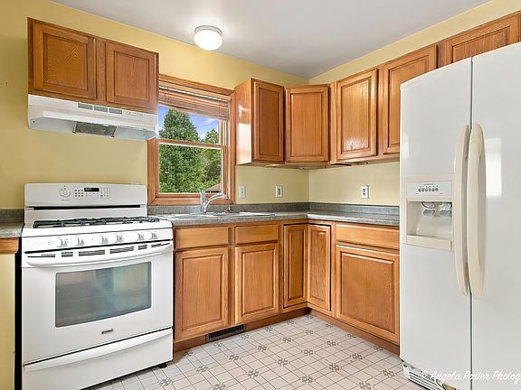 5th image of 3848 E Solon Rd