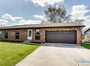 2116 Candlewick Dr, Findlay, OH 45840