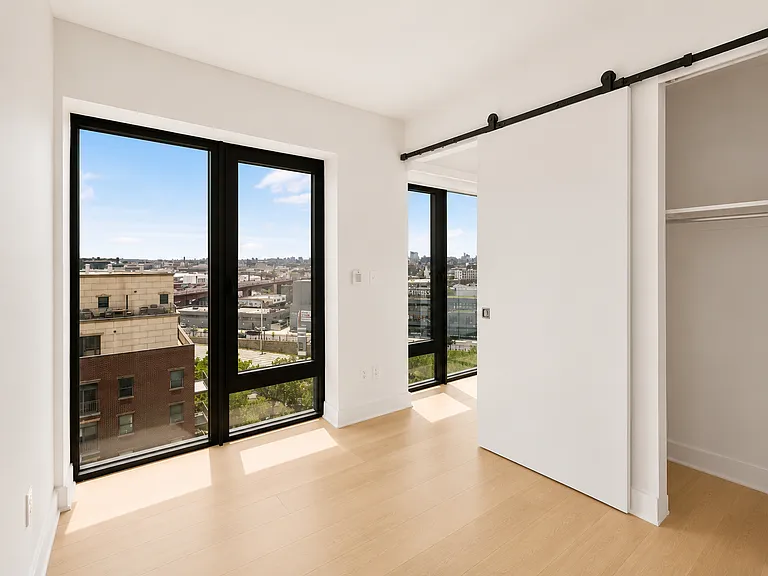 10-25 Jackson Ave #10A — Photo 9