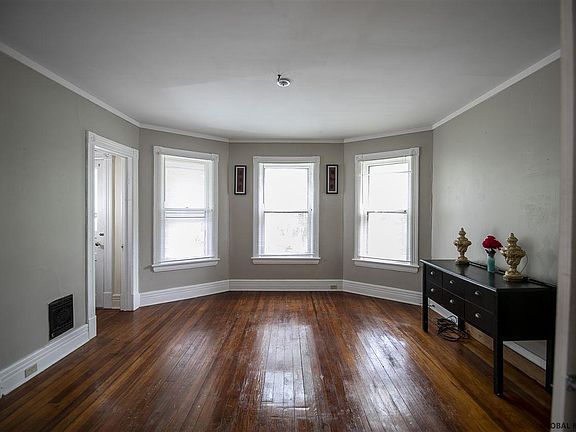 4th image of 1049 Glenwood Blvd