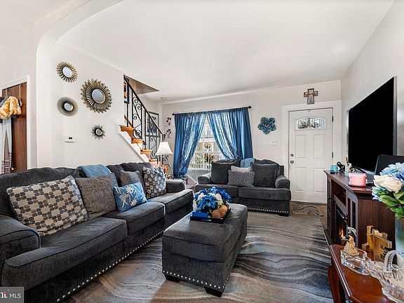 3rd image of 222 Cedar Ave