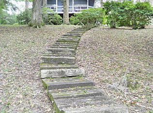 1309 Pond Ln, Grand Ridge, FL 32442