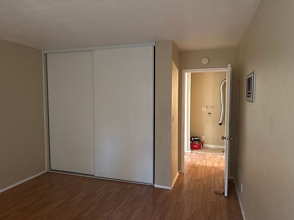 5th image of 4041 Oakcrest Dr Unit 102