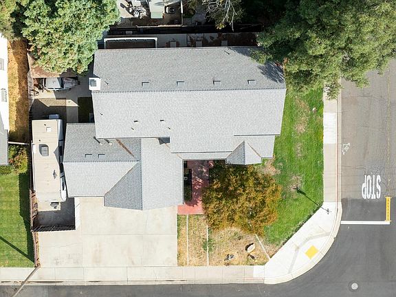 3rd image of 2681 East Ave