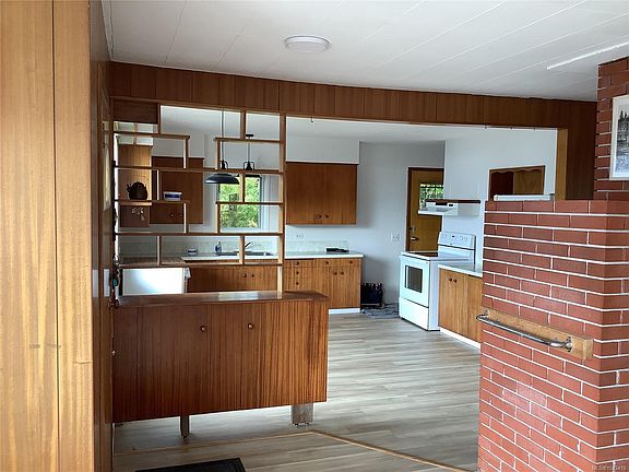4th image of 395 2nd St