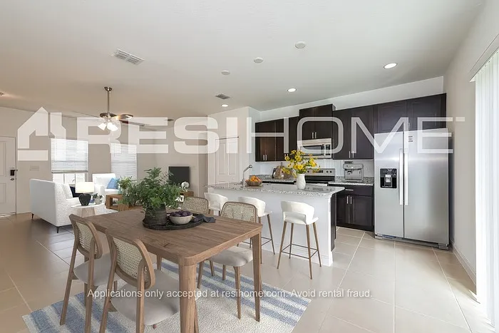 318 Daffodil Ln — Photo 2