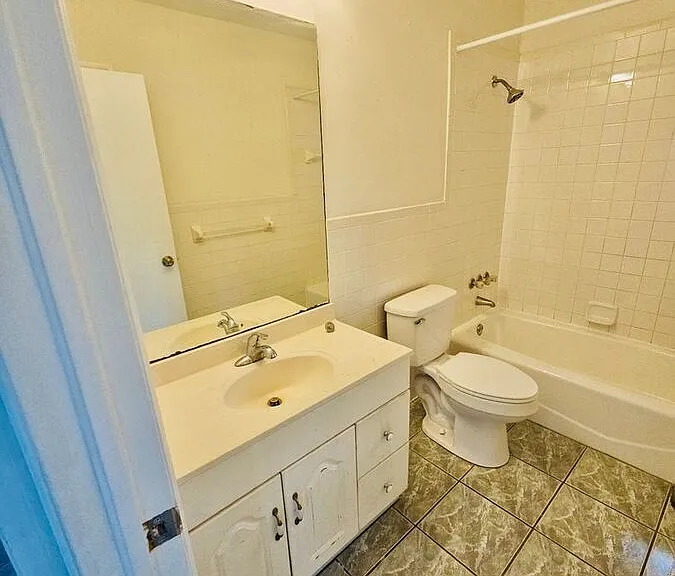 611 Avenue G SE — Photo 14