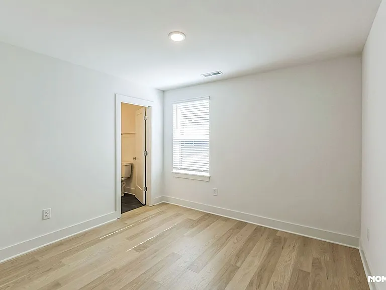 550 Markham St #10 — Photo 20