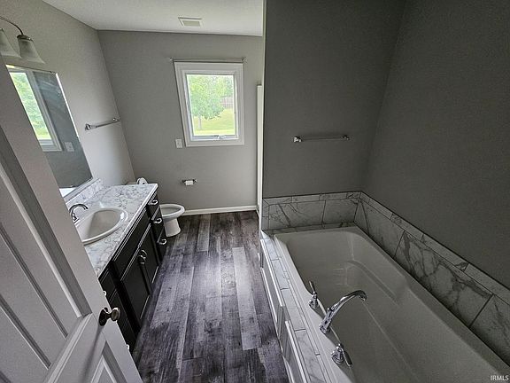 4th image of 904 Jennifer Dr