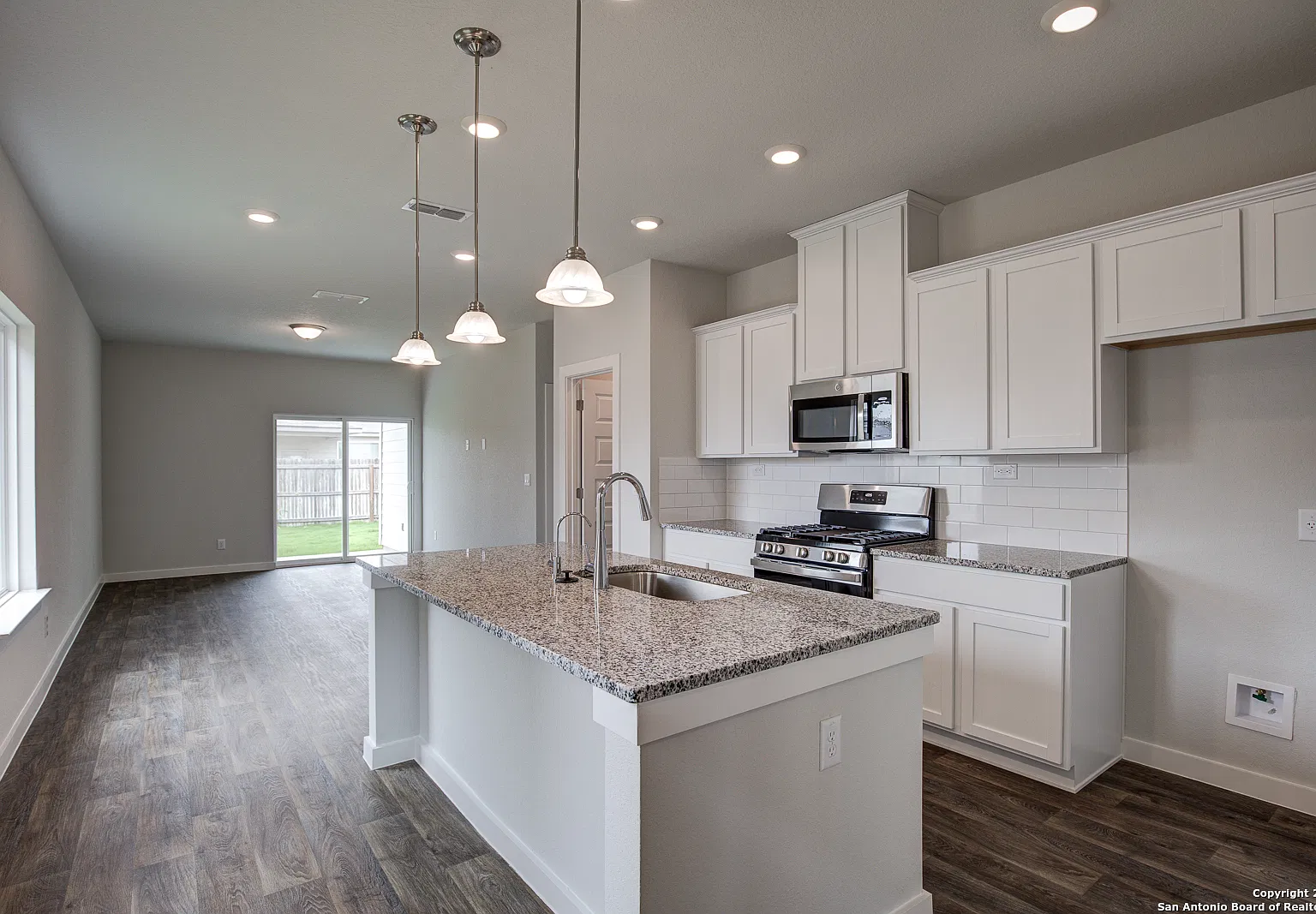 3 bed, 1334 sqft, $1,695 — Photo 3