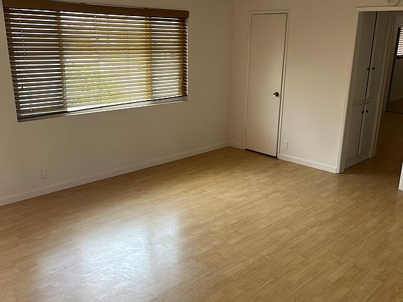 3rd image of 1920 Marshallfield Ln APT 3