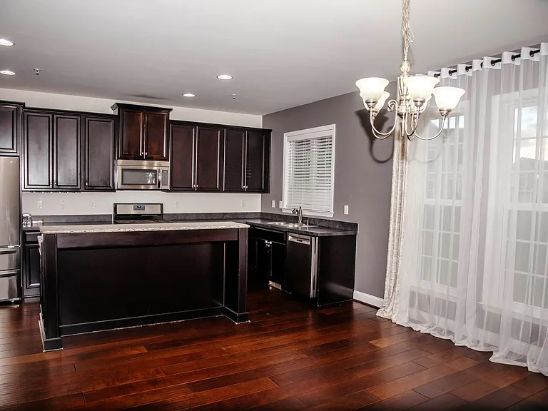 523 Fawn Ln — Photo 10