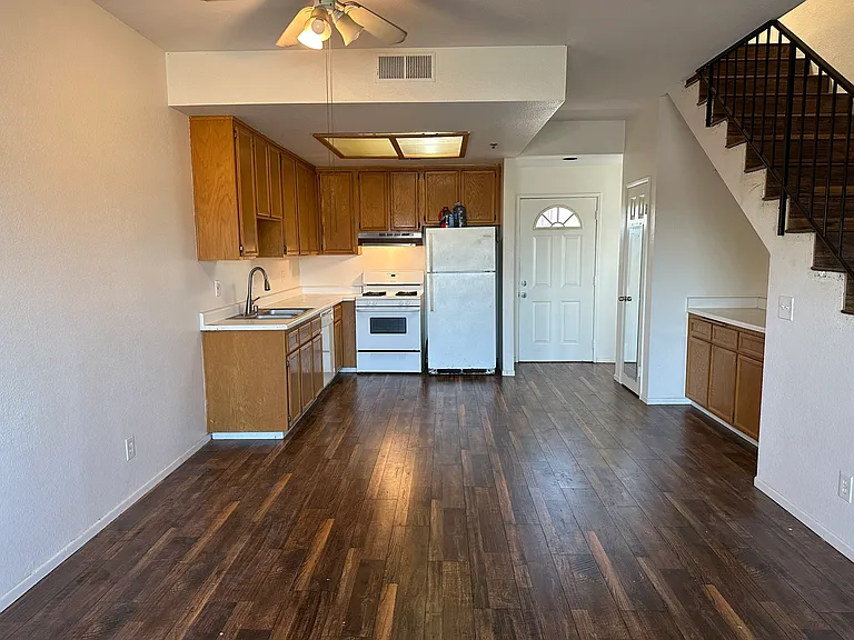 951 Georgia St #C — Photo 5