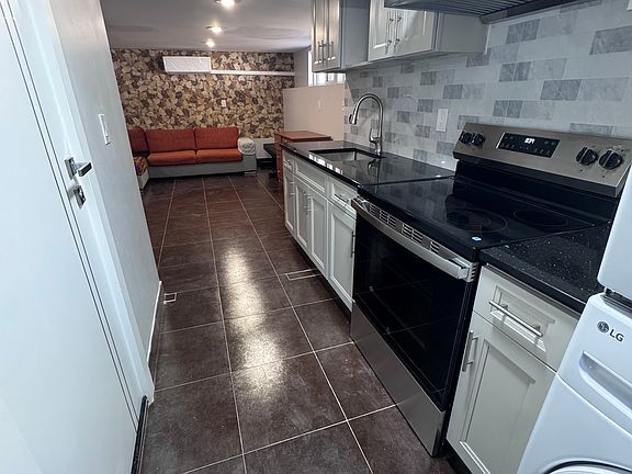 3rd image of 333 Freeborn St Floor 1