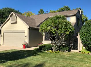 135 Seneca Trl, Bloomingdale, IL 60108