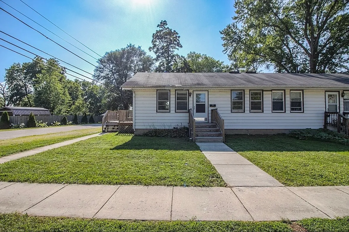 2 bed, 900 sqft, $1,499 — Photo 1