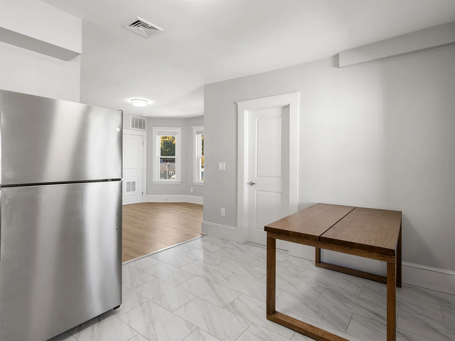 3 bed, 1200 sqft, $3,900 — Photo 4