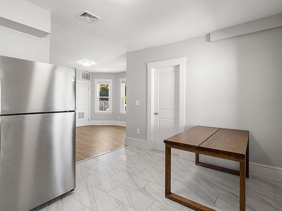 4th image of 517 Washington St #1