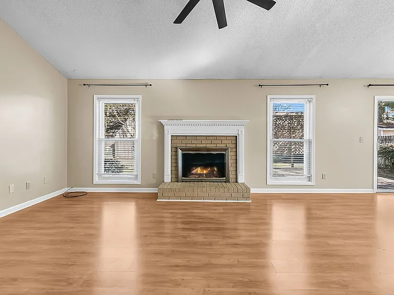 111 Hopper Dr — Photo 9
